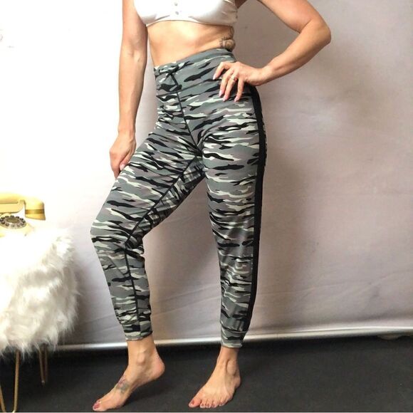 Cali Sport Camo athletic pants with drawstring - Picture 1 of 5